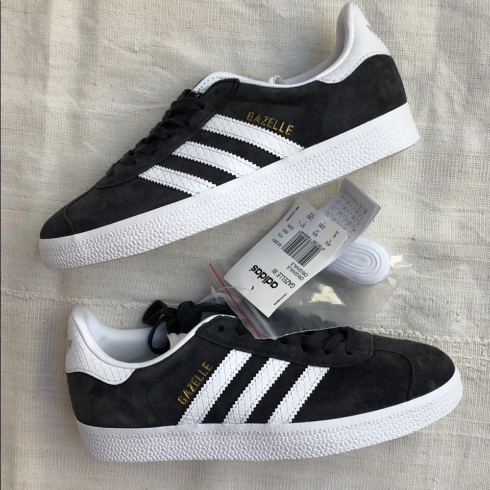 NWT Adidas Gazelle grey suede sneakers Sz 7.5